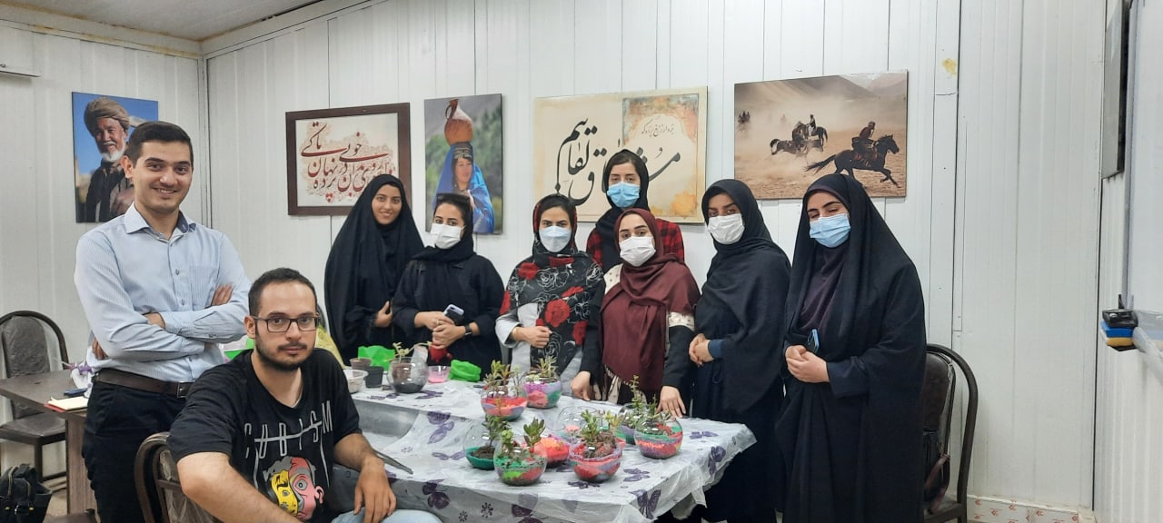 استقبال دانشجویان دانشگاه از کارگاه آموزشی ساخت باغ شیشه‌ای (تراریوم)