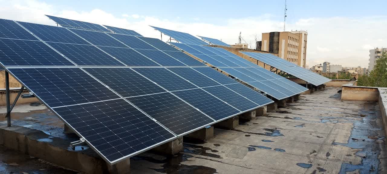 نصب پنل‌های خورشيدی؛ گام عملی دانشگاه تربيت مدرس در توسعه انرژی‌های پاک