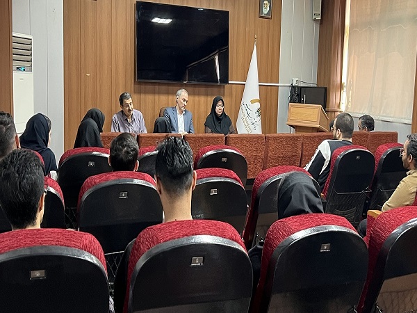 نشست صمیمانه هیأت رئیسه دانشکده علوم زیستی و دانشجویان گروه های بیوفیزیک و نانوبیوتکنولوژی